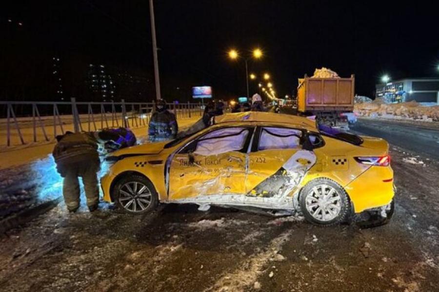 Водитель такси погиб в ДТП с самосвалом в Казани