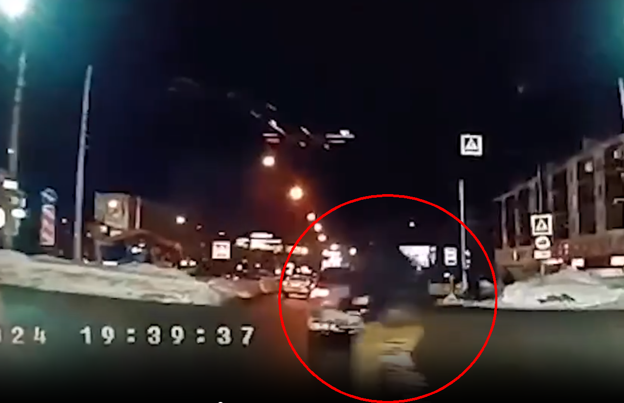 Казанца на велосипеде, который перестраивался на дороге, сбила KIA