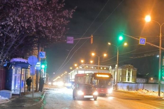 В Казани возле ЦУМа сбили школьника, переходящего дорогу на зеленый