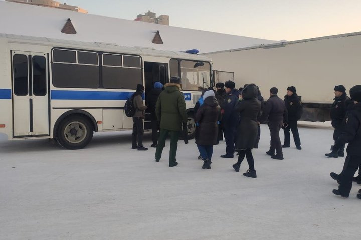 Военные и полиция искали призывников на казанских стройках