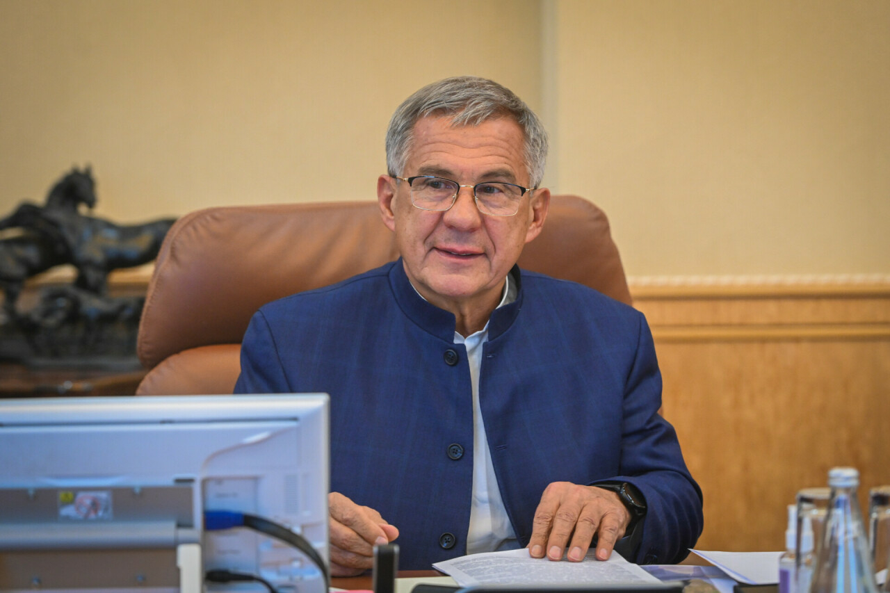 Минниханов поздравил жительниц Татарстана с 8 Марта