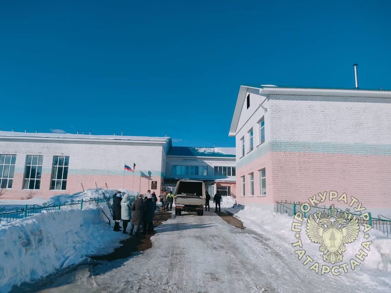 В Татарстане возбудили уголовное дело из-за падения снега с крыши на девочку