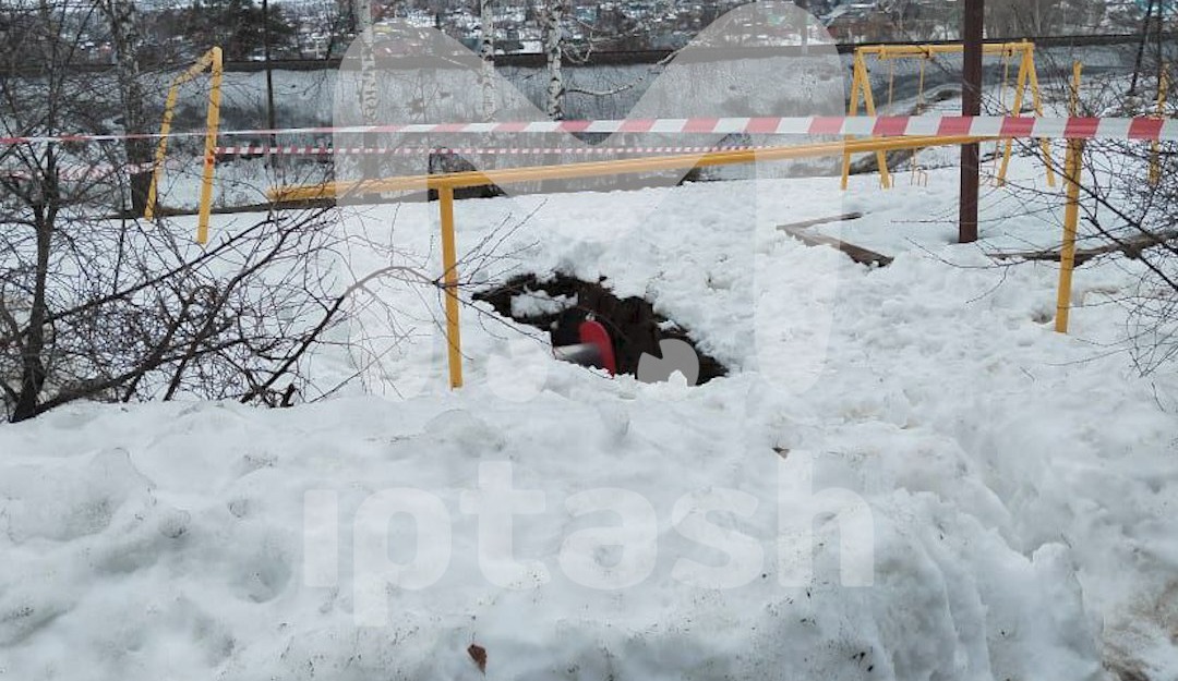 В Татарстане провалилась земля под школьником, катавшимся с горки