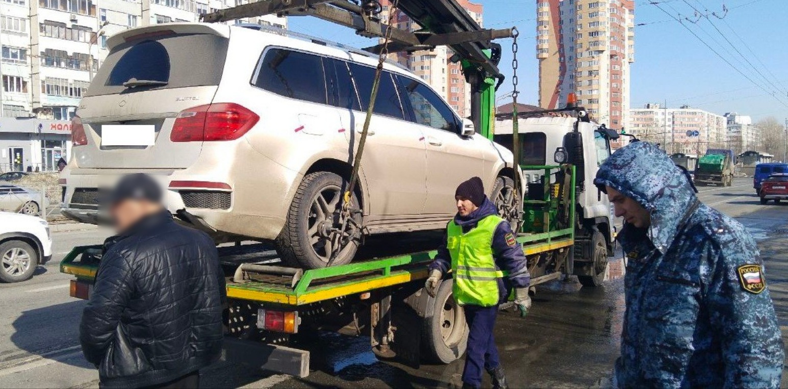 Два Mercedes должников арестовали в Татарстане в ходе рейда