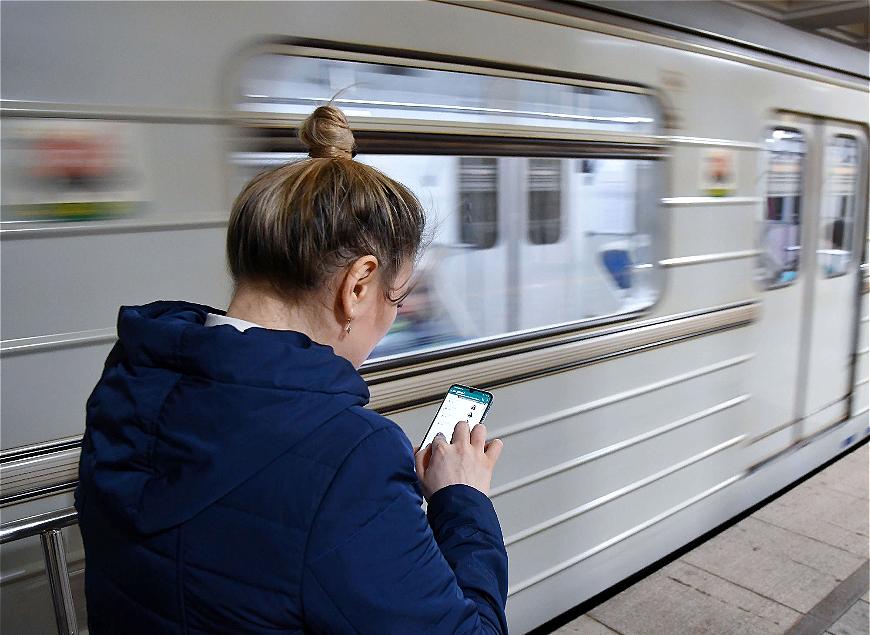 Женщина упала на пути на станции метро «Проспект Победы» в Казани