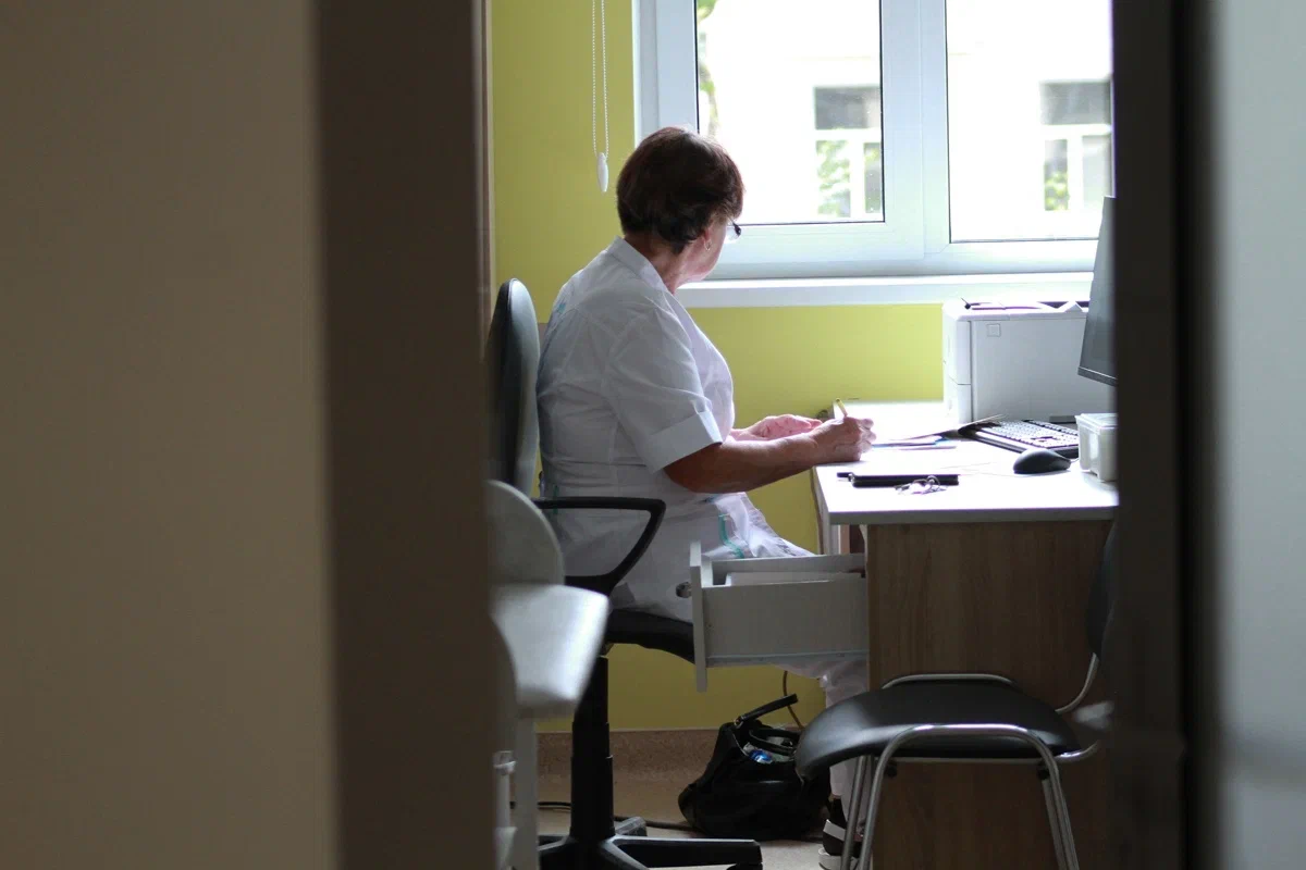 Зарплаты российских медиков изменят с апреля