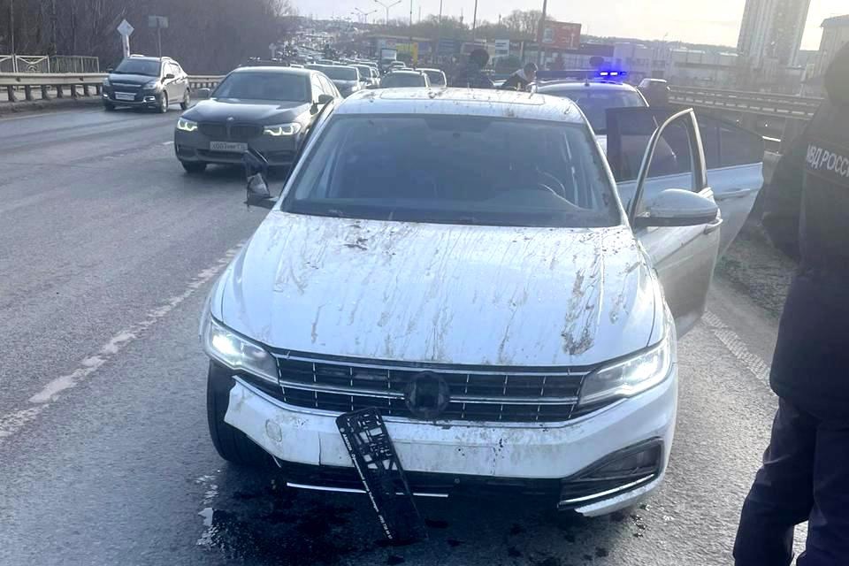 В Казани задержали пьяного парня, угнавшего такси с заправки