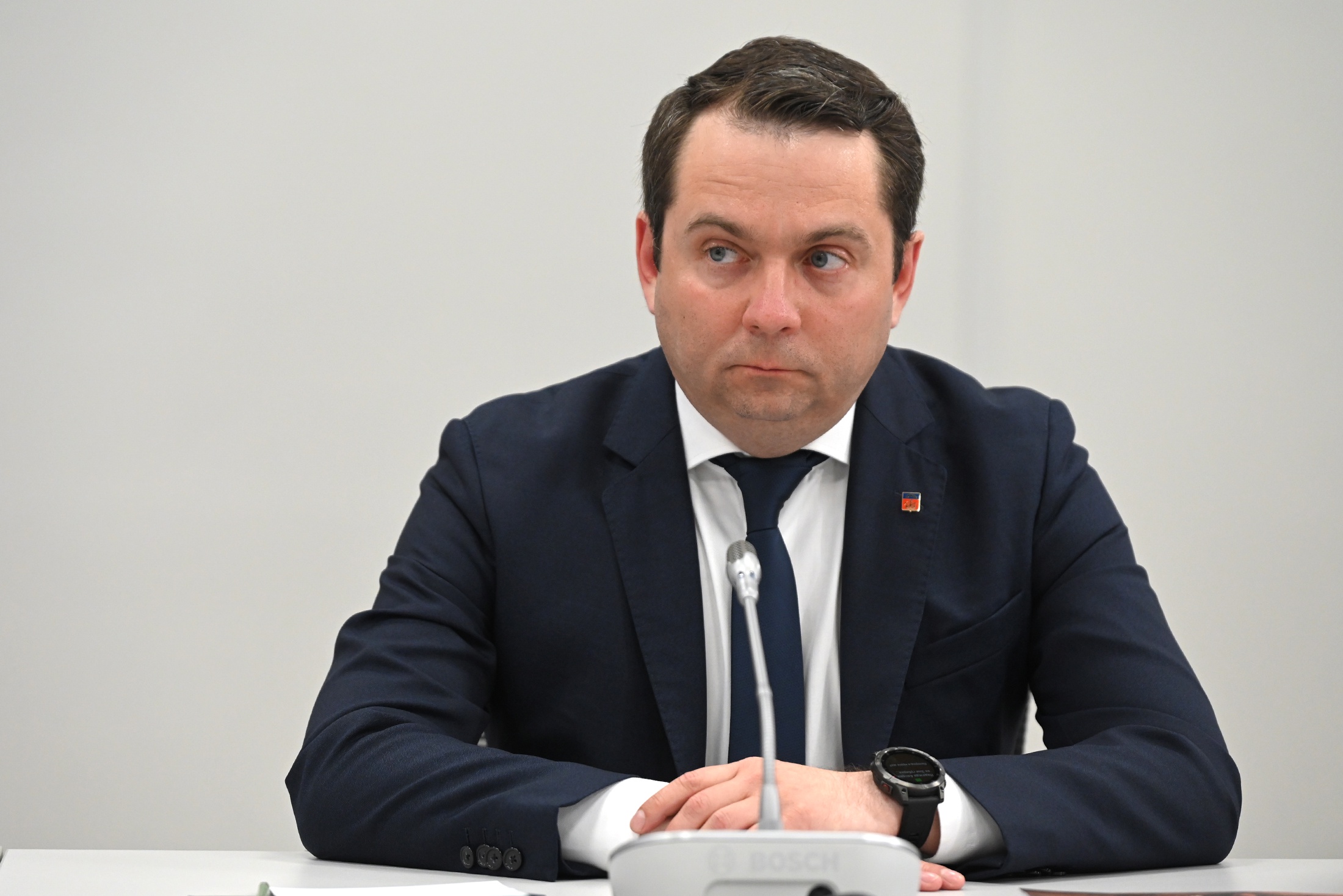 Пострадавшему от ножа губернатору Мурманской области провели операцию