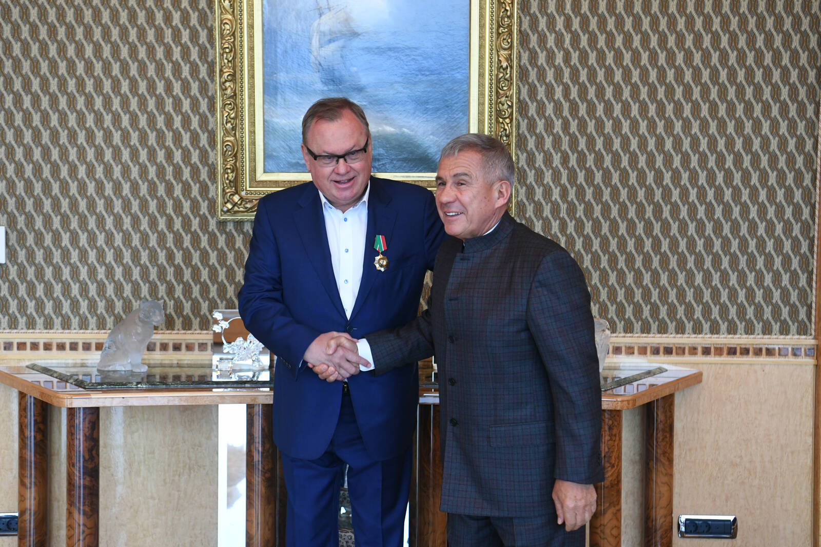 Минниханов наградил главу ВТБ Костина орденом
