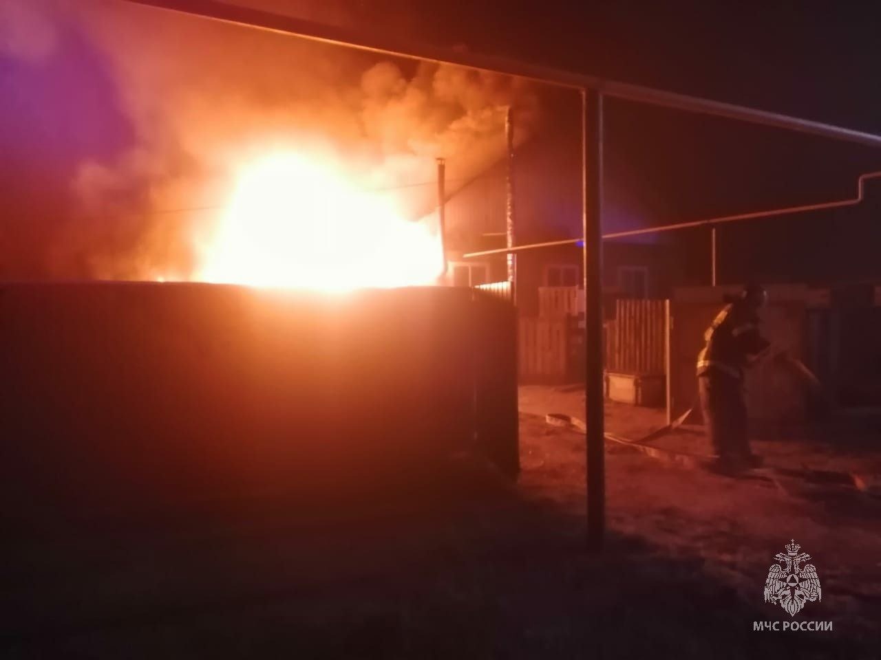 Три татарстанца, в том числе ребенок, получили ожоги при пожаре в доме