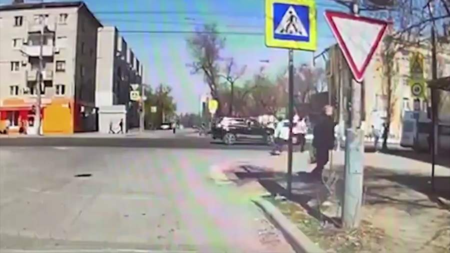 Женщина на Renault сбила четырех детей на зебре в Волгограде