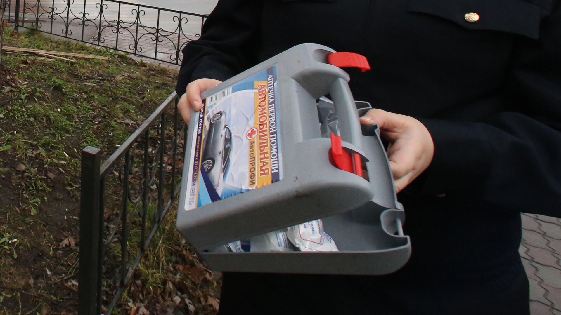 Минздрав хочет дополнить автомобильные аптечки одеялом и ножницами