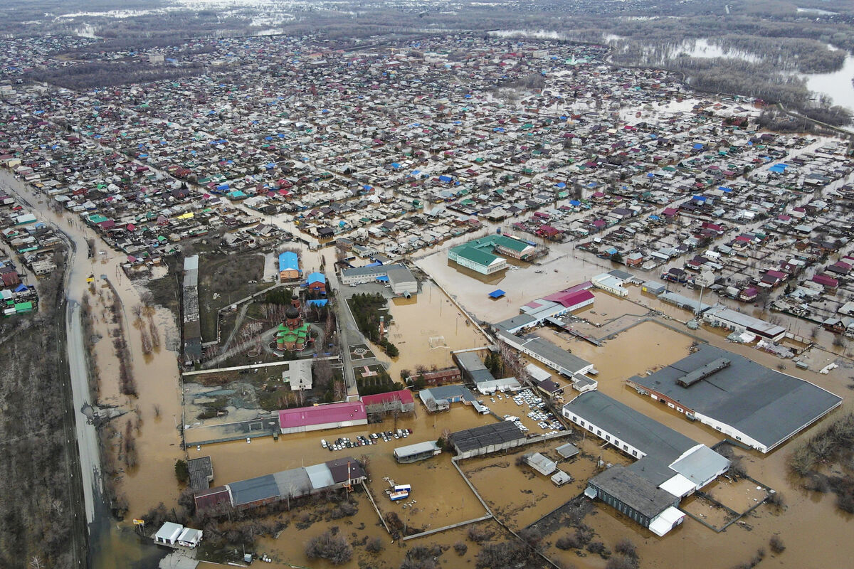 Уровень воды в реке Урал в Оренбурге достиг 11 метров 29 сантиметров