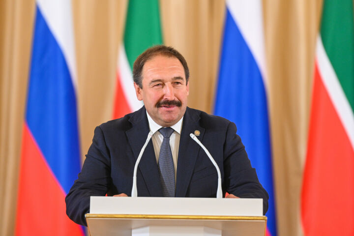 Песошин поздравил татарстанцев с Днем космонавтики