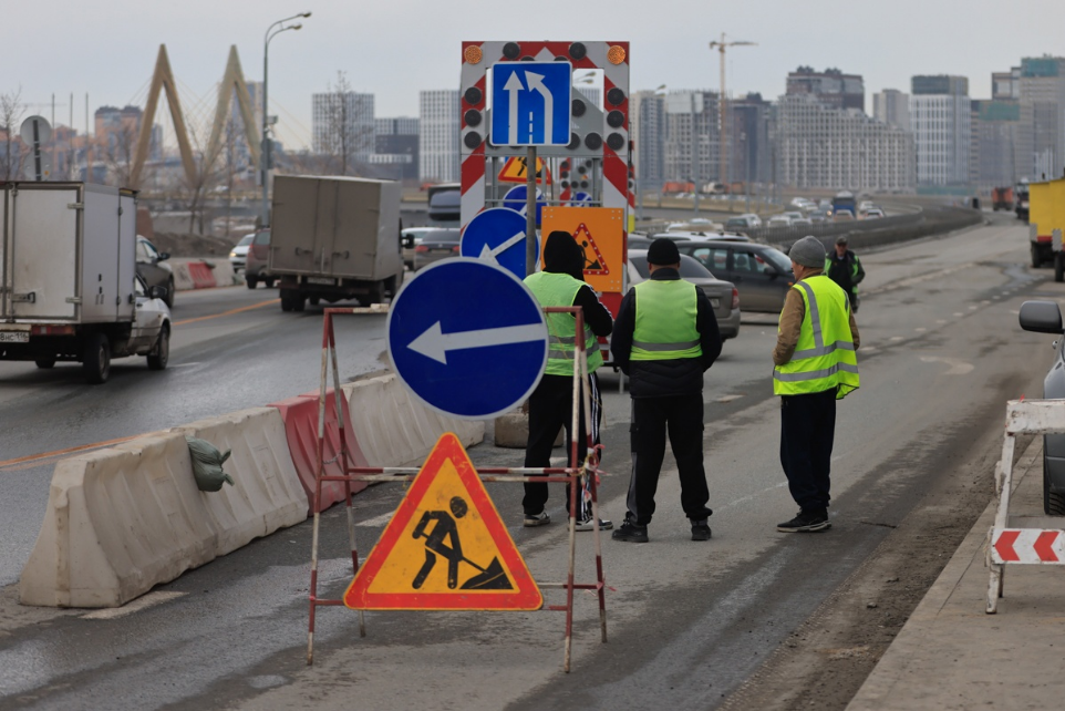 В Татарстане на региональных дорогах продолжается ямочный ремонт