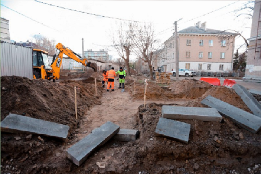 В Кировском и Московском районах Казани идет благоустройство дворов