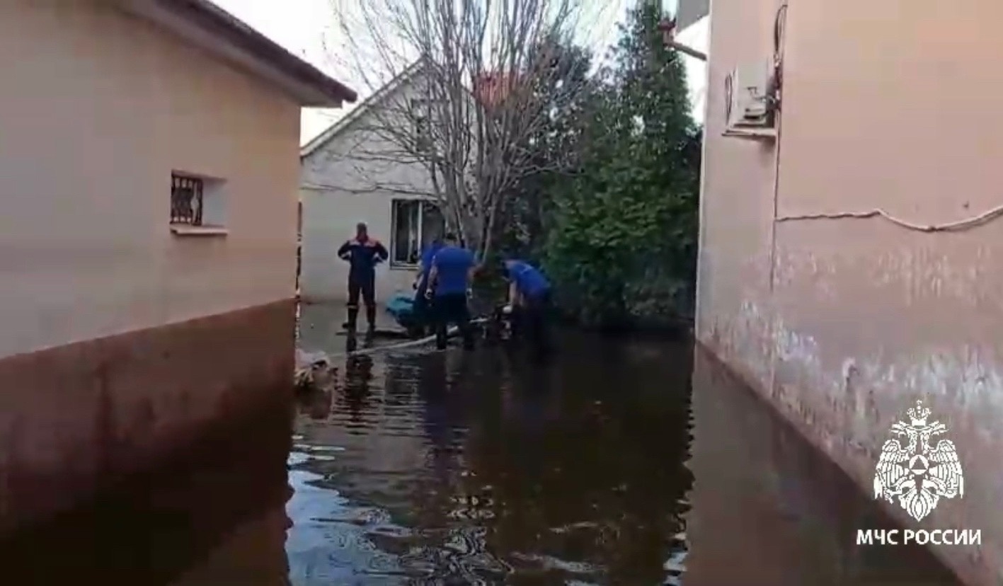 Спасателей из Татарстана перенаправили в Оренбург для ликвидации потопа
