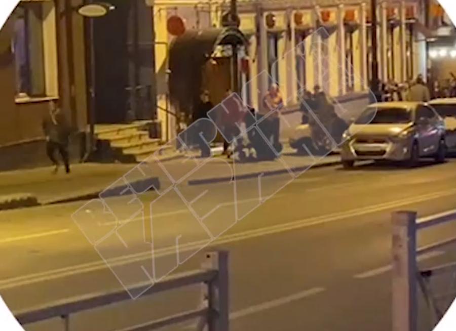 В Казани на парня, дважды ударившего ножом полицейского, завели дело