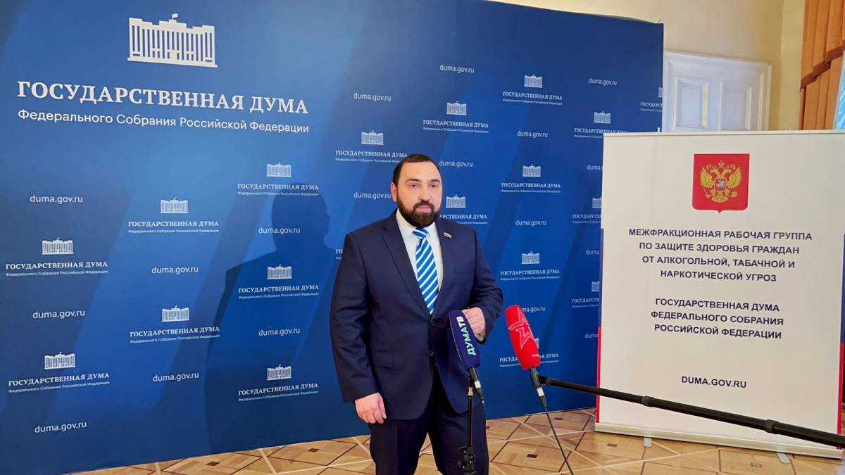 Депутат Хамзаев призвал запретить продажу алкоголя в майские выходные