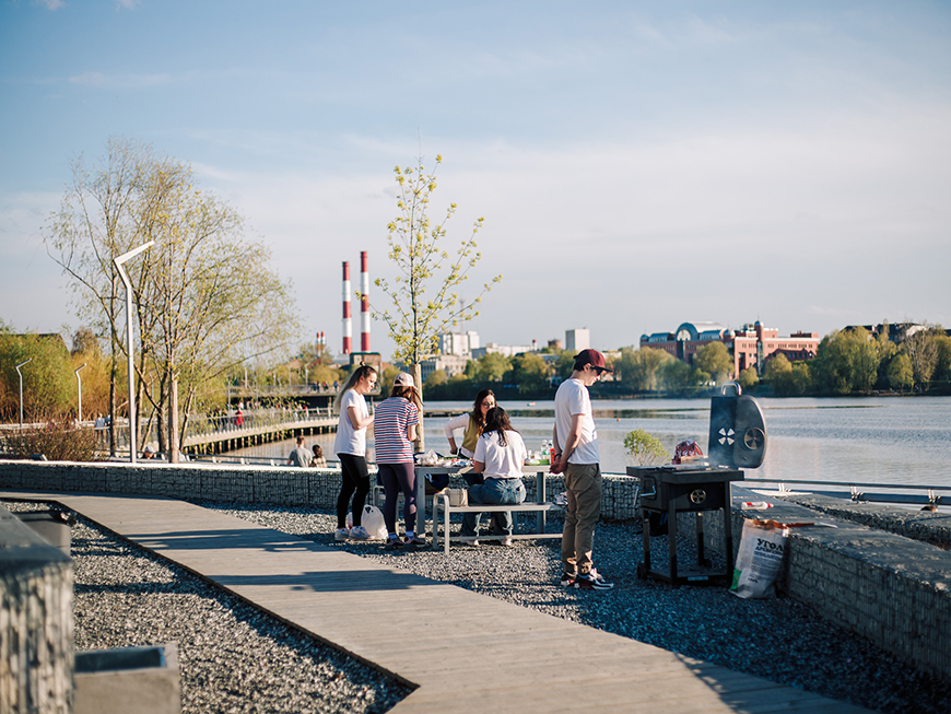 Барбекю-зона на набережной озера Кабан начинает работу