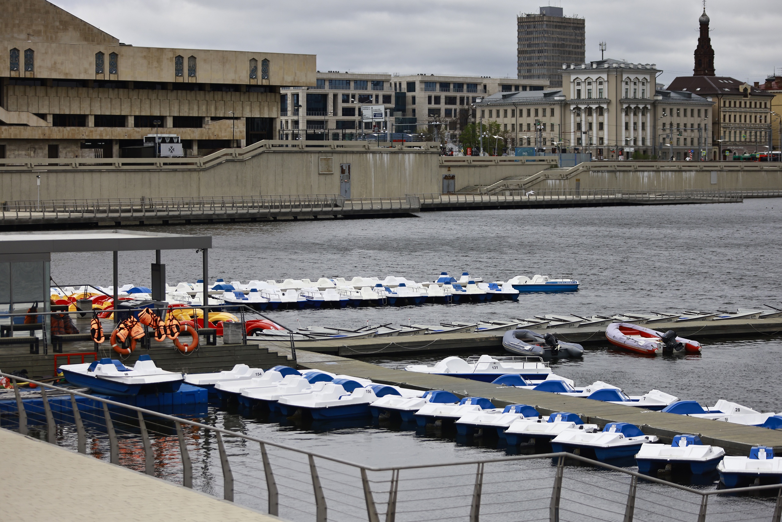 Прибыльный бизнес кому-то помешал: катамараны уплывают с Кабана, но это не точно
