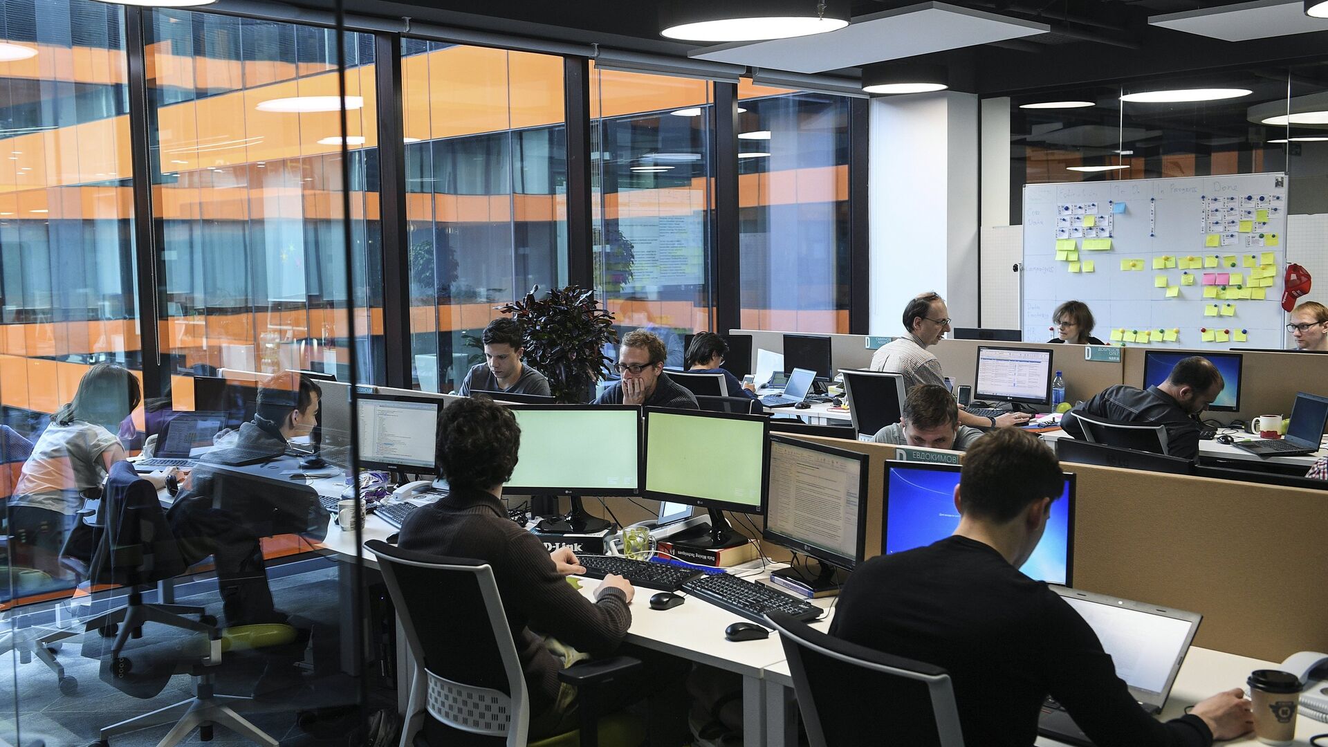 Трехдневная рабочая неделя стартовала в России