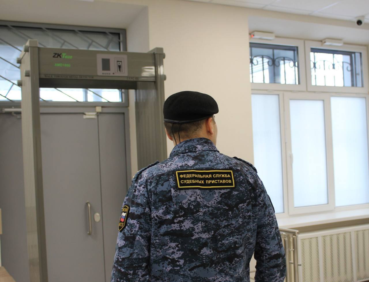 В Татарстане судебного пристава подозревают во взятке 100 тысяч рублей