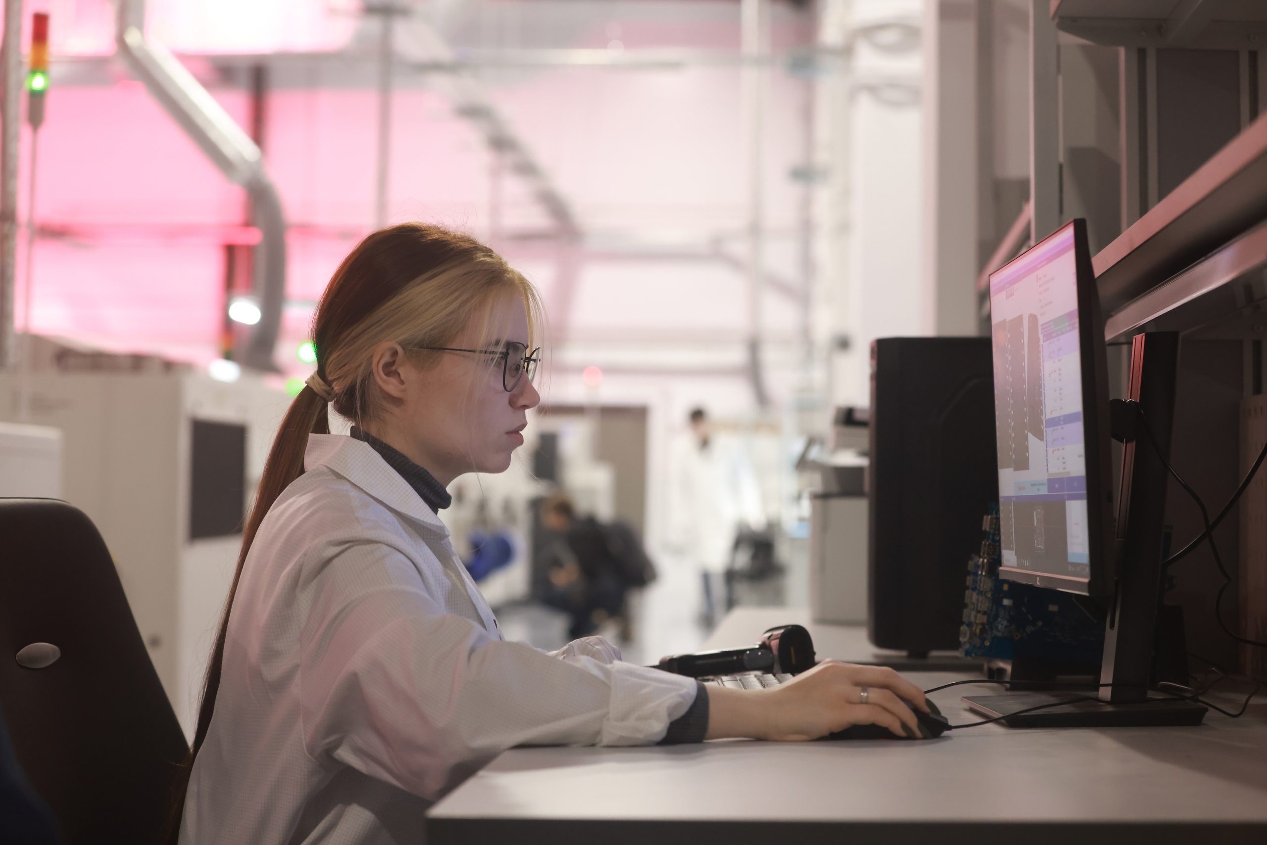 В Госдуме предлагают маркировать контент, созданный нейросетями