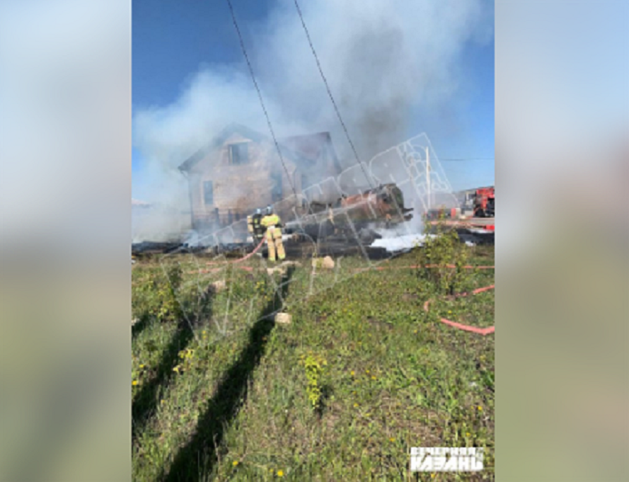 Под Альметьевском из-за загоревшихся бочек взорвался бензовоз