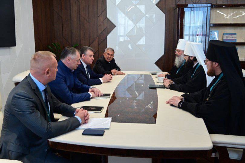 Глава ЛДПР поможет восстановить комплекс Казанского Богородицкого монастыря