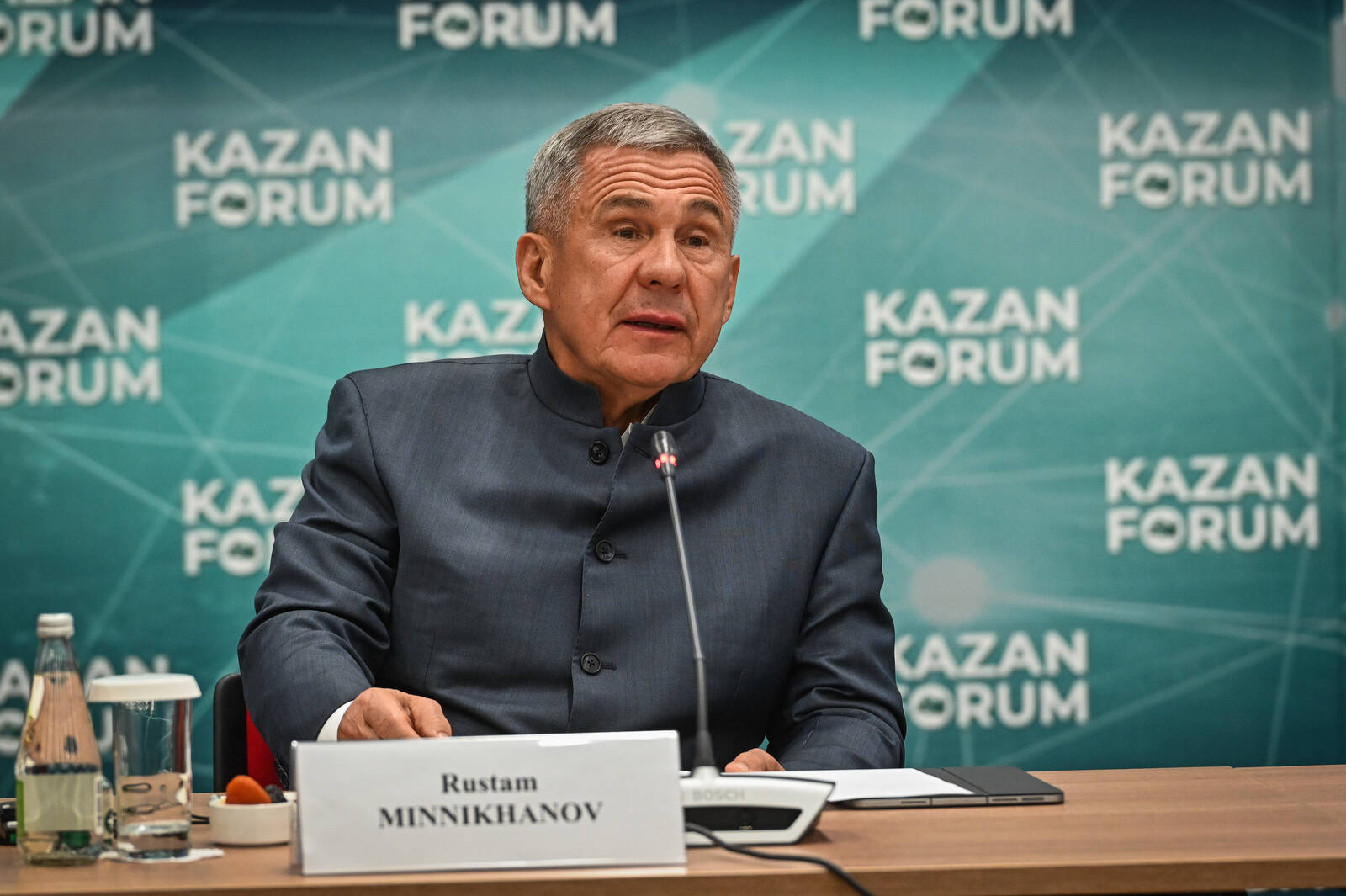 Минниханов открыл международную конференцию на KazanForum
