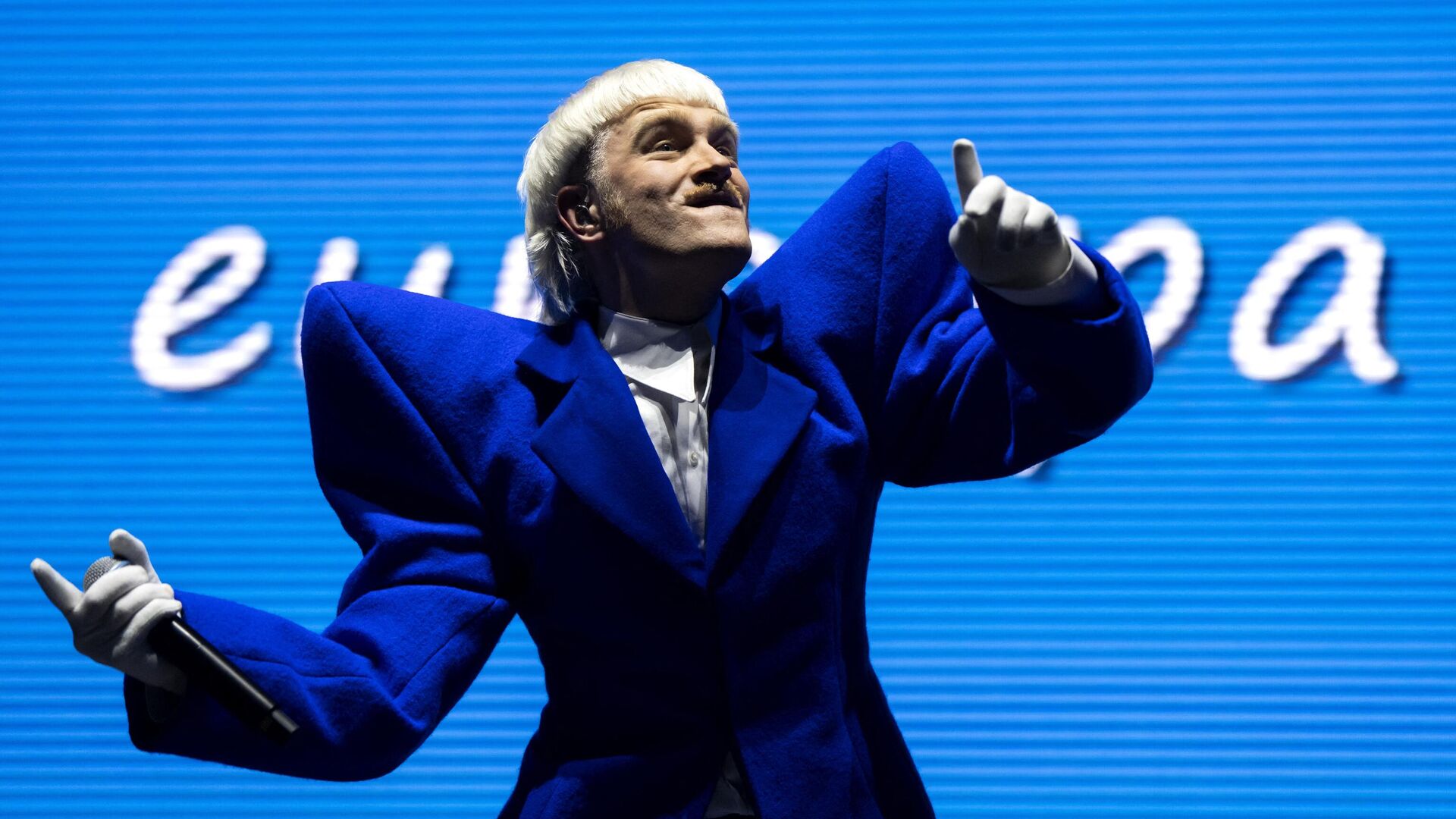 Участнику Евровидения от Нидерландов грозит суд из-за «угрожающего жеста»