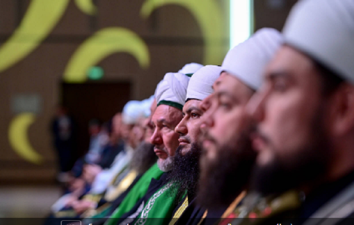 Более тысячи делегатов участвуют в форуме татарских религиозных деятелей