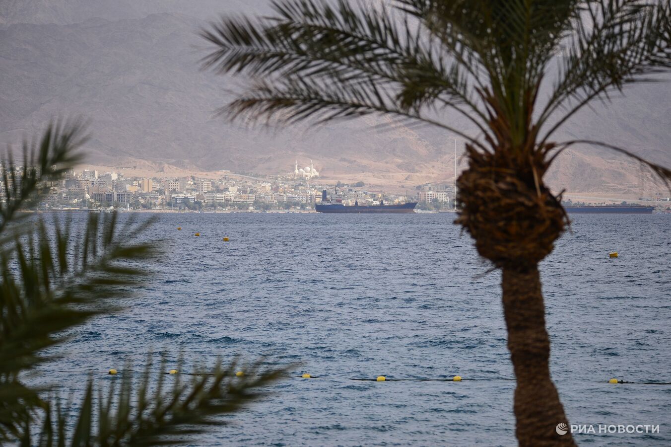 Хуситы выпустили ракету по нефтяному танкеру, когда тот вышел из России