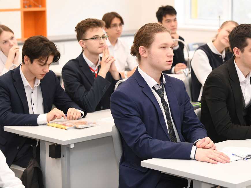 Выпускникам, сдавшим ЕГЭ досрочно, разрешили пересдать один из предметов