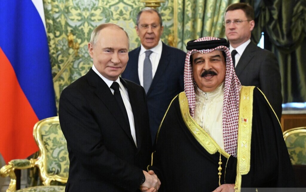 Путин подарил королю Бахрейна Аurus, собранный в Елабуге