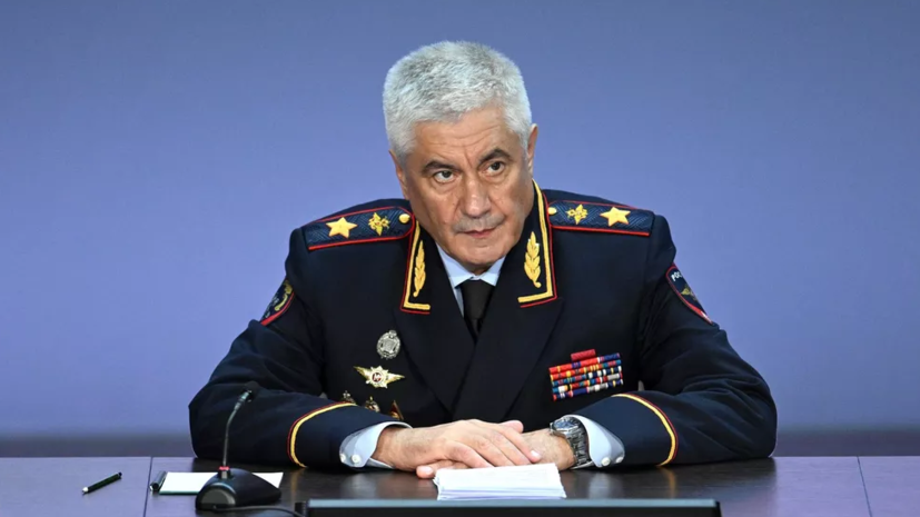 Колокольцев наградил казанца, спасшего ребенка, которого отец выкинул из окна