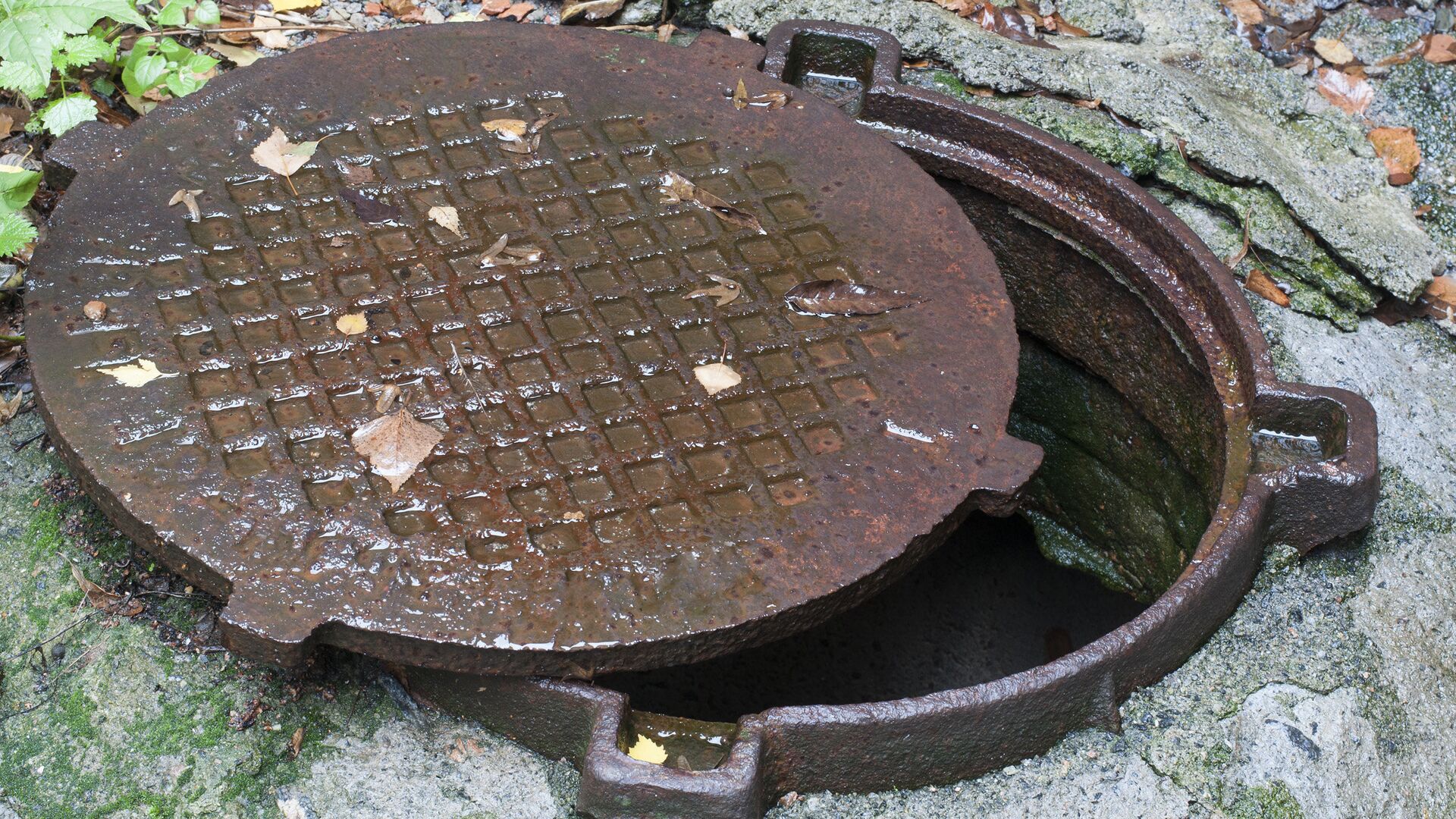 Прокуратура Чистополя проверяет факт падения ребенка в люк