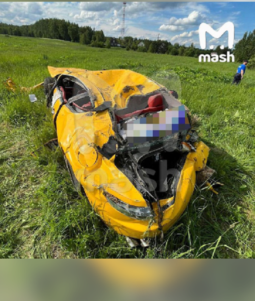 Пьяный водитель на Maserati снес двоих детей на остановке в Подмосковье