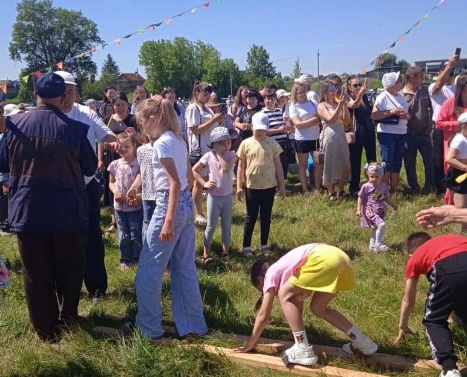 Хабиров грозился уволить главу района за выпивку на Сабантуе