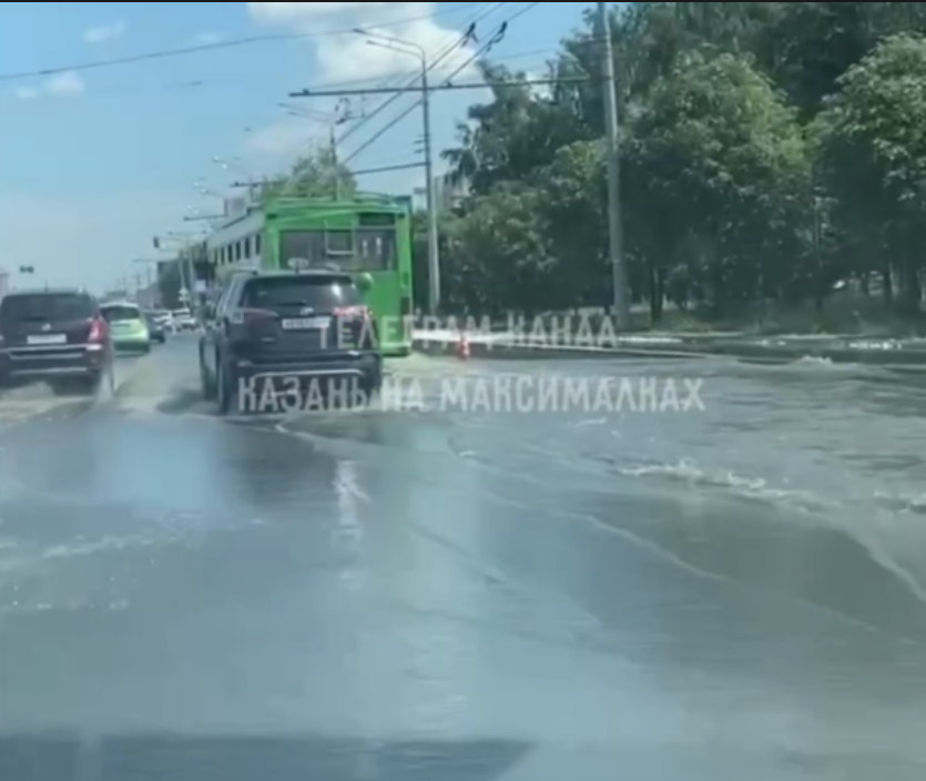 За дорожный провал на Ямашева в Казани примутся во втором квартале