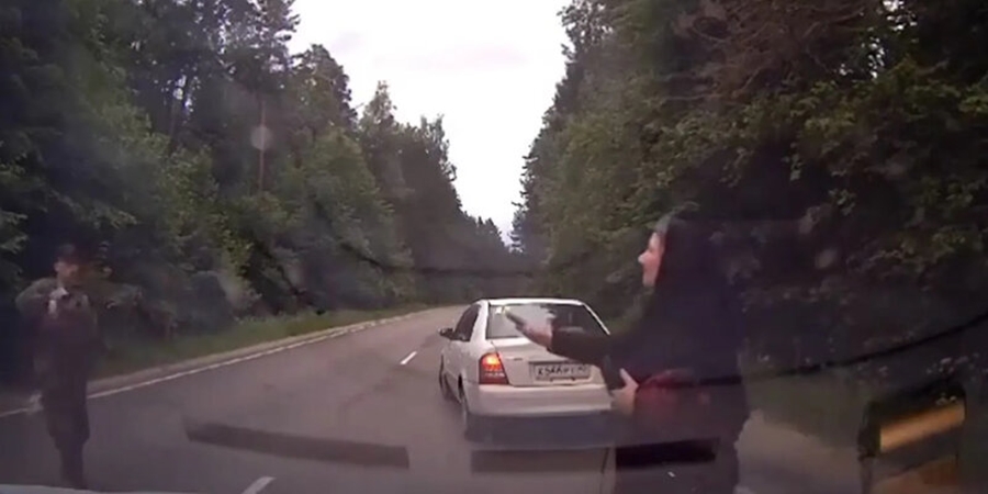 У монастыря в Калужской области грабитель обстрелял из автомата машину