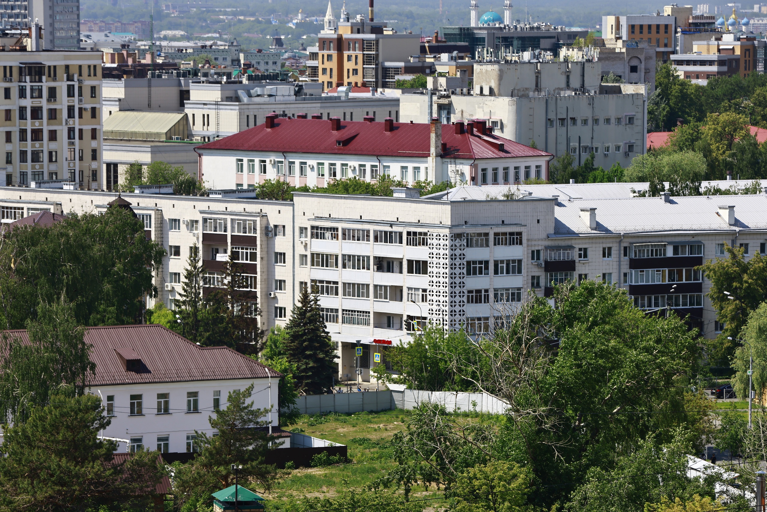 Власти снесут самовольную постройку в Казани на улице Школьной