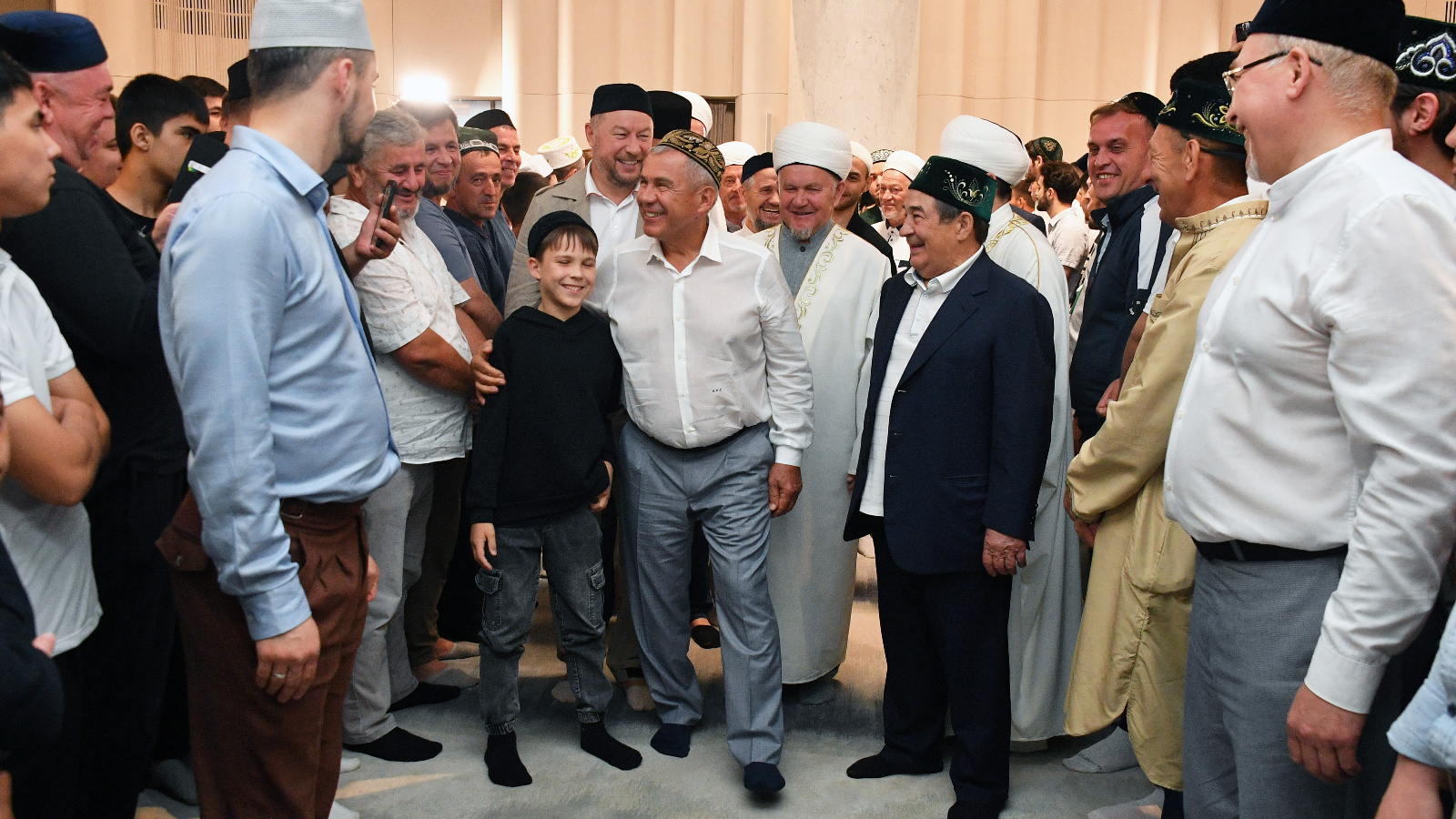 Минниханов поздравил татарстанцев с Курбан-байрамом