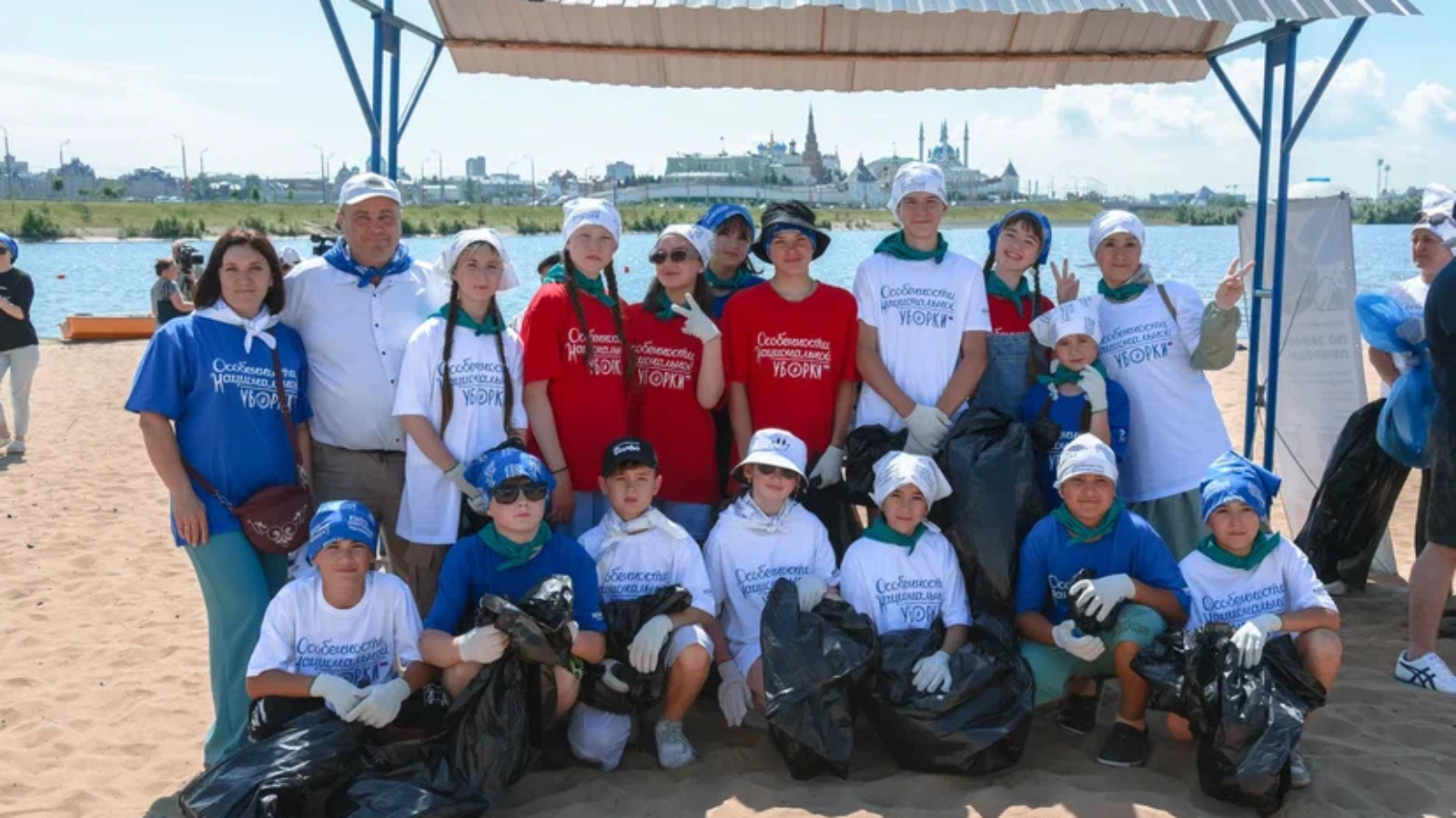 На казанском пляже собрали 102 мешка с мусором