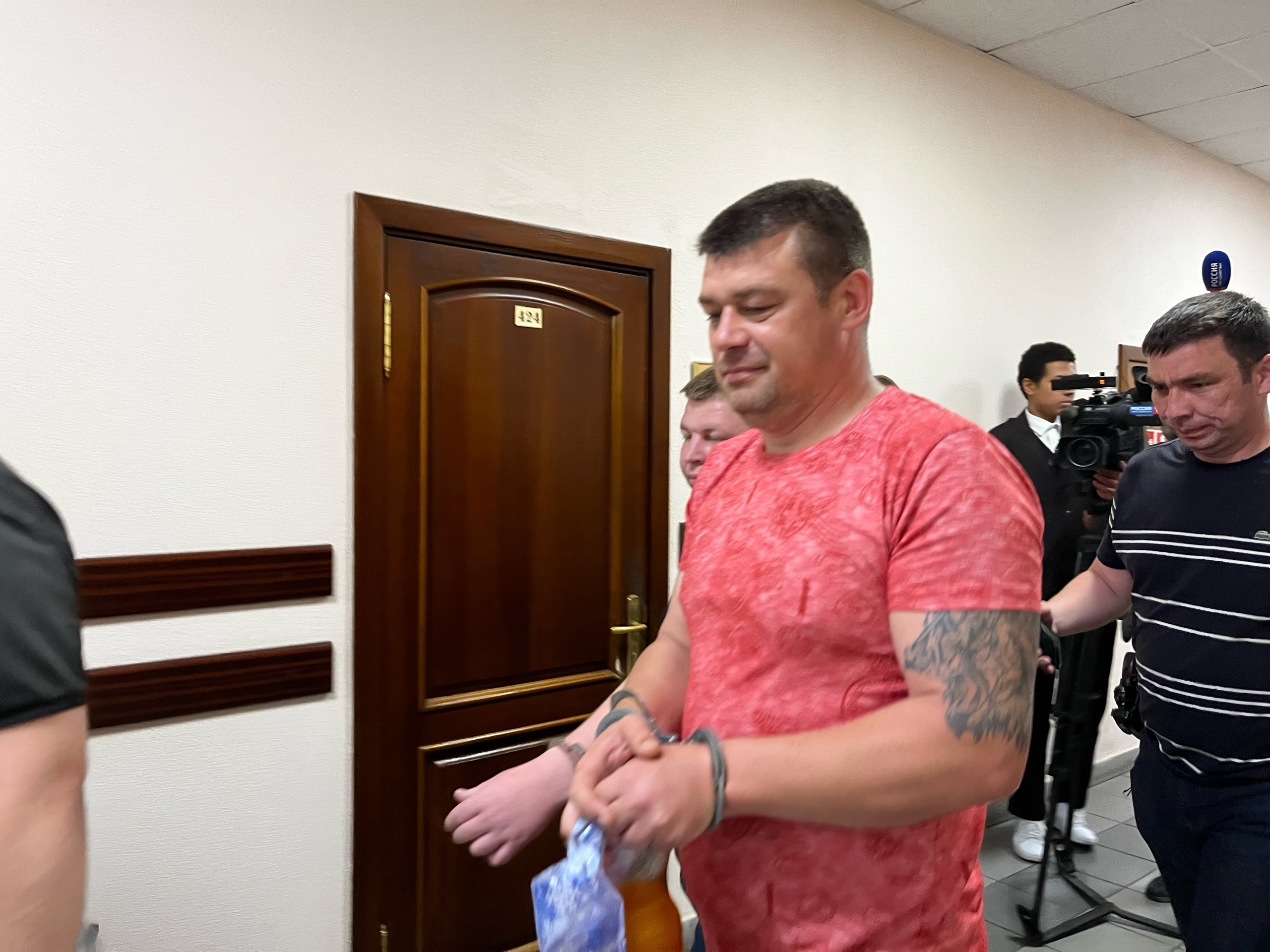 Отца, избившего собственного ребенка у подъезда, арестовали на два месяца