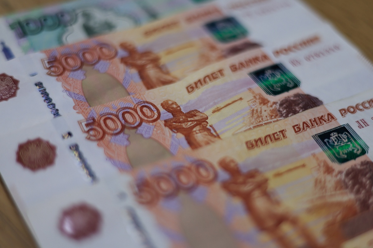 Эксперт рассказал, какую сумму теряют россияне, которые хранят деньги дома