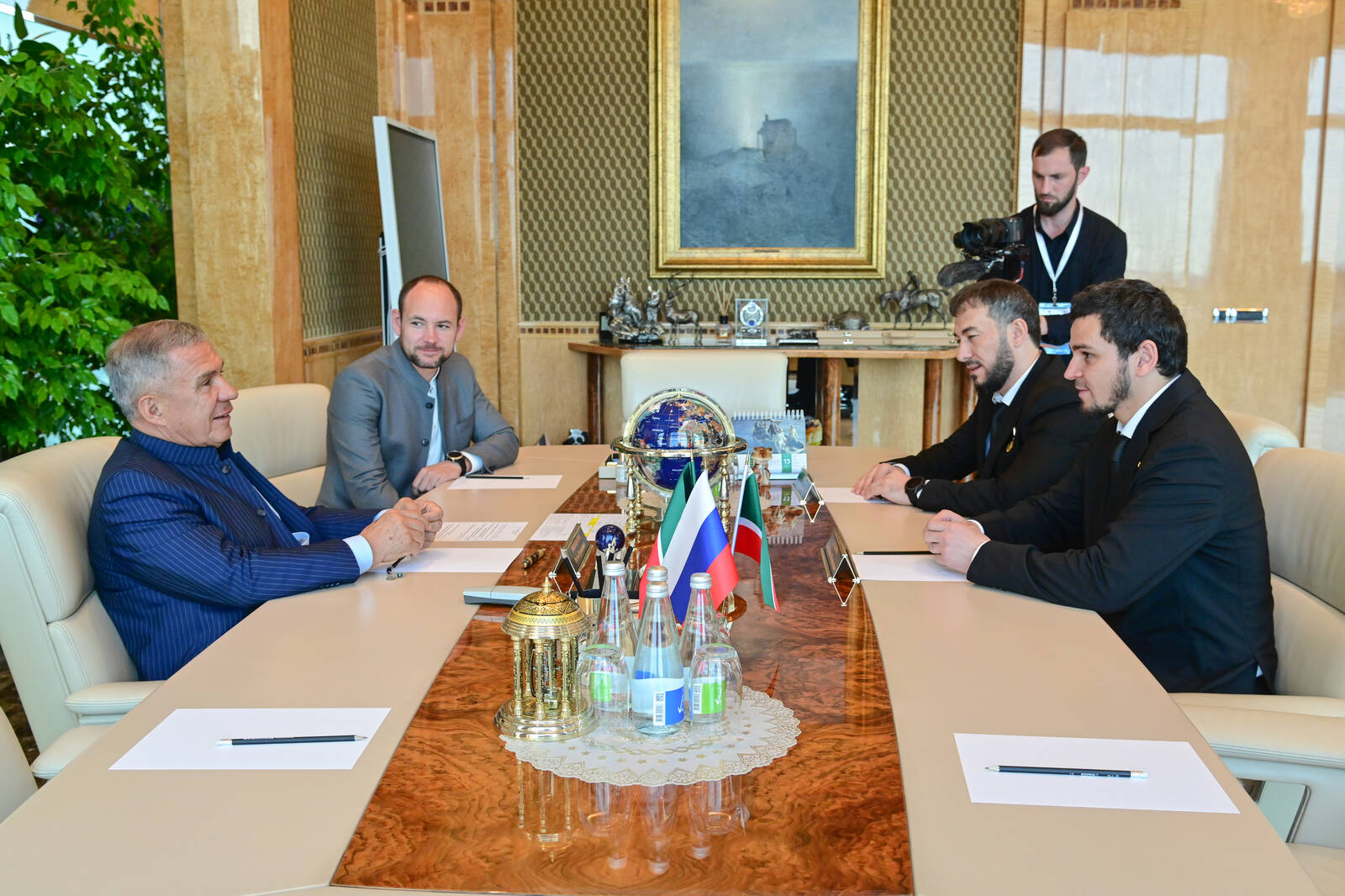 Минниханов обсудил с мэрами из Чечни развитие сотрудничества