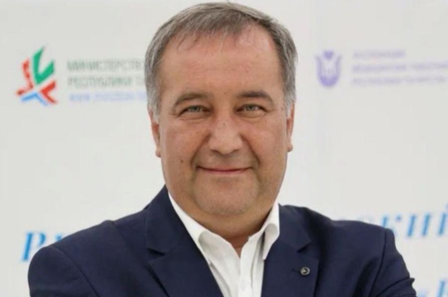 Главврач из Татарстана, возвращаясь из отпуска, спас в самолете ребенка