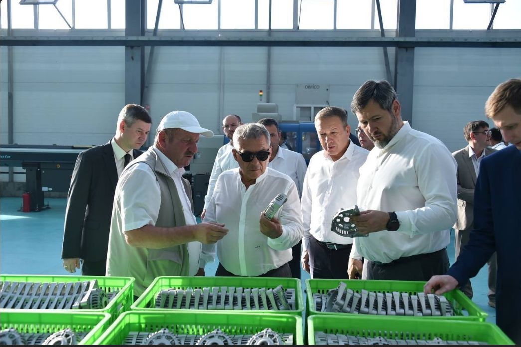 Рустам Минниханов побывал в Навои на двух предприятиях